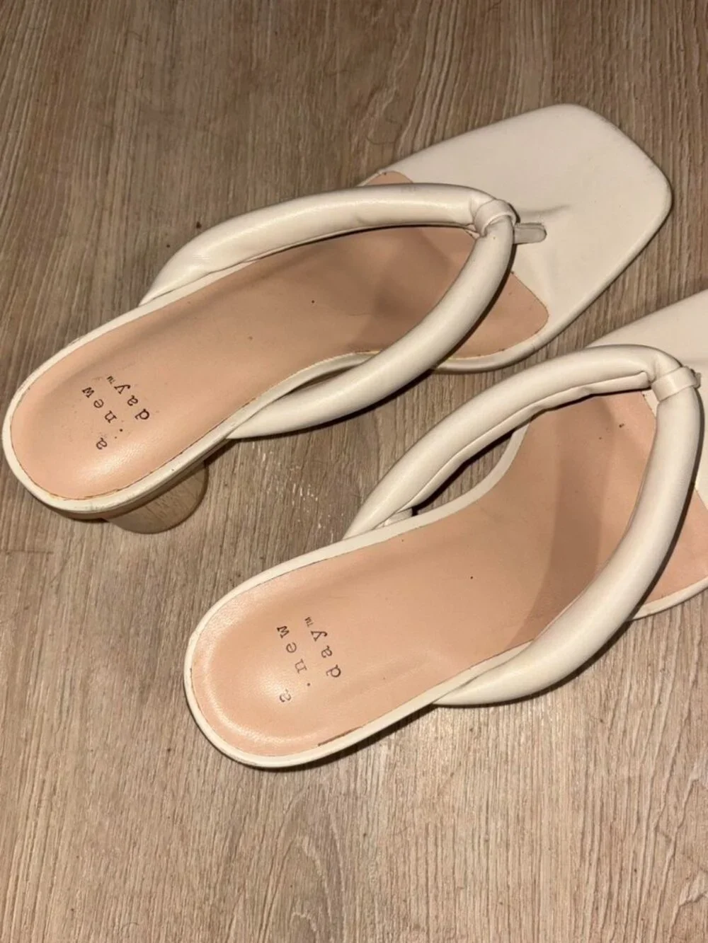 A New Day Women's Cream and White Sandals